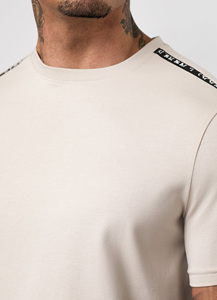 Conjunto de Camiseta y Pantalones Cortos para Hombre de Alta Calidad con Logotipo Personalizado y Cintas Adhesivas - Traje Deportivo de Verano de Secado Rápido, Transpirable y Suave al Tacto - Product Image 3