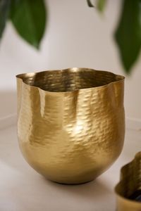 Macetero Metálico Minimalista para Temas de Decoración Moderna que Ofrece un Diseño Sencillo y un Elegante Arreglo de Plantas de Interior - Product Image 6