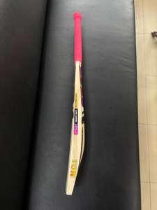 Bate de Críquet Personalizado de Madera de Sauce Inglés Puro, Equipo Profesional Ligero, Servicio OEM, Artículos Deportivos - Product Image 3