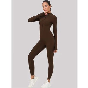 Mono de yoga cálido de una pieza con cuello alto y pierna ancha para otoño e invierno, con logo personalizado al por mayor, ideal para correr y fitness. - Product Image 6