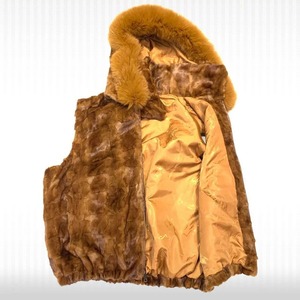 Chaleco de invierno de lujo para hombre con capucha de piel con corte de diamante y diseño de whisky - Product Image 1