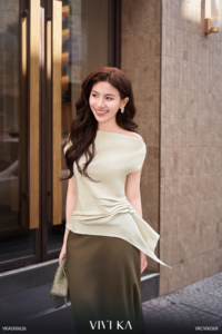 Blouse asymétrique sans épaules pour femme en polyester et élasthanne, couleur unie, élégante, sans manches, coupe classique, toutes saisons GANI - Product Image 5