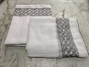 ผ้าคลุมไหล่สีขาวคุณภาพดีขายดี ผลิตจากผ้าฝ้ายวอยล์ ตัดเย็บแบบคัลเลอร์บล็อก น้ำหนักเบา ทนทาน เหมาะสำหรับฤดูหนาว สำหรับชาวมุสลิม หมายเลขสินค้า - Product Image 6