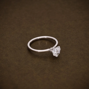 Anillo de Compromiso con Diamante Cultivado en Laboratorio, Certificado IGI, Piedra Central Elegante Estilo Solitario con Diamantes de Acento Ocultos, Anillo de Propuesta - Product Image 4