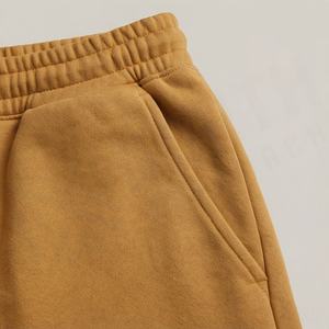 กางเกงขาสั้นวินเทจผ้าฝ้ายฟลีซสำหรับผู้ชาย หนานุ่ม พิมพ์ลายนูน 3 มิติ ดีไซน์ฟอกสีสไตล์ฮาร์ดแวร์ สตรีทแวร์ ปรับแต่งสีได้ - Product Image 5