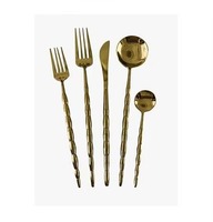 Ensemble de couverts en laiton fourni directement par l'usine, qui rehausse les expériences culinaires culturelles fondées sur la tradition et le bien-être
