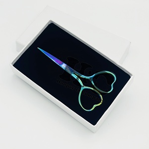 Nuevas llegadas Tijeras de corazón con caja de embalaje Plasma de arco iris Tijeras de cutícula de acero inoxidable sostenible Tijera de corazón de tendencia superior - Product Image 5
