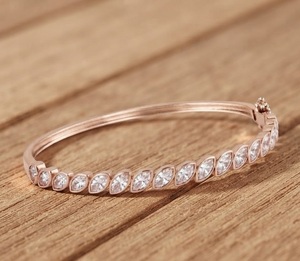 Bracelet jonc articulé en or jaune 10K 14K avec diamant de laboratoire 1,75 carat taille marquise serti clos, clarté EF VVS, 5x2,5mm, bracelet statement - Product Image 5