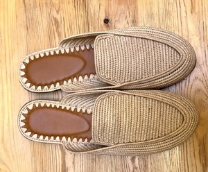 Mules marocaines en raphia faites à la main : sandales vegan pour femmes, claquettes artisanales avec doublure en cuir - Product Image 2