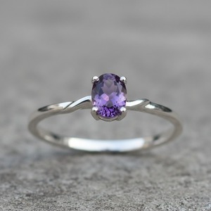 Bague artisanale en argent 925 avec améthyste naturelle, taille ovale, sertie à griffes, certifiée par un tiers, style minimaliste, pour mariage, Christian - Product Image 1