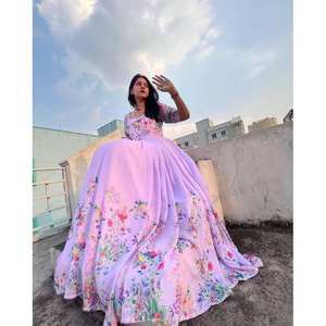 Vestido de Chifón de Diseñador para Fiesta, Hermoso Estampado Floral, Elegante Look de Noche - Product Image 3