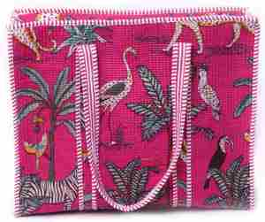 Bolso Tote Acolchado Rosa con Estampado de Selva, Bolso Tote de Algodón Hecho a Mano, Bolso de Hombro con Estampado Tropical, Bolso de Compras Grande, Bolso de Playa, Bolso de Viaje. - Product Image 1