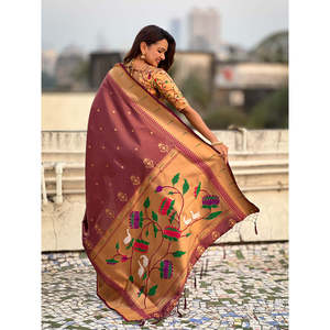 Sari de Seda Tejida Paithani Zari para Vestidos de Noche, Reversible y con Protección Solar, Diseño Intrincado y Elegante - Product Image 4