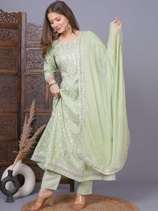 Ensemble Salwar Kameez Traditionnel 3 Pièces en Rayonne pour Femme Twinfeet, Broderie et Imprimé Khadi, Coupe Droite Longueur Genou, Disponible en Stock pour l'Été - Product Image 1