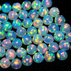 พลอยโอปอลเอธิโอเปียธรรมชาติ ทรงเหลี่ยมเจียระไนแบบคาโบชอง สีสันสวยงาม หลากสี พร้อมประกายไฟ ใช้เป็นพลอยประจำเดือนเกิด เหมาะสำหรับทำเครื่องประดับ - Product Image 1