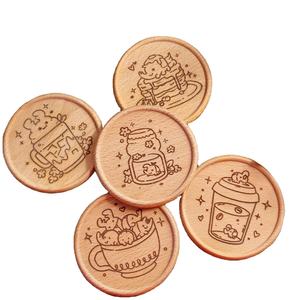 Ensemble de sous-verres en bois artisanal pour thé et café avec de jolis motifs floraux gravés, décoration de table en bois naturel, cadeau pour la maison - Product Image 2