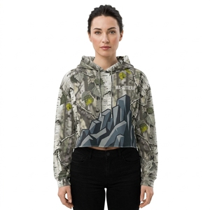 Sweat à capuche court imprimé Woodland pour femme – Vêtements d'hiver personnalisés – Sweat-shirt tendance pour femme - Product Image 1