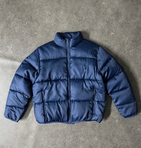 Veste matelassée pour homme de haute qualité avec fermeture éclair, personnalisable, chaude pour l'hiver, 100% polyester, rembourrée de duvet, OEM et ODM disponibles - Product Image 1