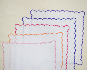 Serviette de table en lin de haute qualité à bord festonné, serviette en lin brodée à la main, décoration de table pour mariage et fête - Product Image 5