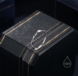 Anillo Ondulado en Plata de Ley, Anillo de Plata de Ley con Diseño de Ondas, Anillo Delgado de Plata - Product Image 4
