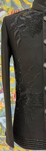 ชุดสูท Jodhpuri สีดำ Obsidian Black TR Lachka Base Shadow Vine พร้อมลายเรขาคณิต Rain Panel และลายดอกไม้แบบพันรอบตัวสำหรับเจ้าบ่าว - Product Image 1