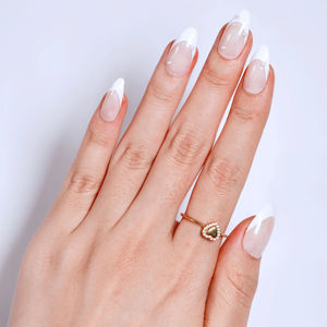 Uñas Postizas Elegantes con Punta Francesa, Color Nude Lechoso, Forma Almendrada, Personalizadas OEM ODM de Fábrica, Estampado Dorado, Longitud Media, 24 Piezas - Product Image 1