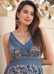 Robe longue décontractée pour femme, bleue à imprimé floral, style bohème, col en V, sans manches, taille élastique, coupe évasée, 100 % soie tissée, séchage rapide - Product Image 3