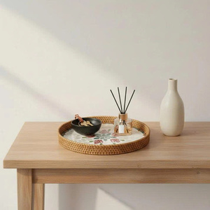 Plateau décoratif en rotin naturel raffiné et nacre, fait main, élégant, pour comptoir de cuisine ou ottoman - Product Image 5