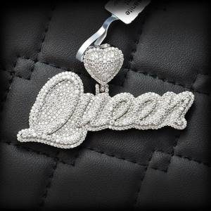 จี้เพชรโมอิสซาไนต์ VVS1 รูปตัวอักษร QUEEN เงินแท้ 925 ประดับเพชรแบบ Iced Out เครื่องประดับฮิปฮอปสำหรับผู้หญิง สร้อยคอชื่อแบบ Bling ชุบทอง - Product Image 4