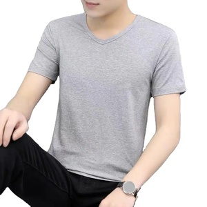 เสื้อยืดแขนสั้นผู้ชาย คอวี ผ้าไอซ์ซิลค์ ลำลอง สีพื้น ทรงเข้ารูป สวมใส่สบายๆ ทุกวัน เหมาะสำหรับวัยรุ่น วัยหนุ่ม ออกกำลังกาย - Product Image 2