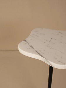 Table d'appoint moderne avec plateau en marbre, portable, écologique, avec base en métal noir, design minimaliste, meubles de salon - Product Image 4