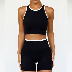 Ensemble de shorts de yoga noirs à taille haute sans couture avec haut court, couleur unie, vêtements de sport pour femmes, tenue de fitness et d'entraînement - Product Image 1