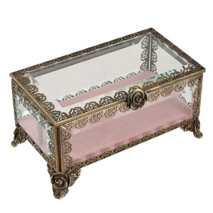 Boîte à bijoux moderne de luxe en métal laiton avec cadre en verre biseauté pour la décoration et le rangement - Product Image 3