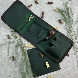 Estuche para Tabaco de Cuero Genuino Hecho a Mano, Diseño Enrollable con Cierre de Botón, Compartimento Único, Resistente al Polvo y Ligero - Product Image 6