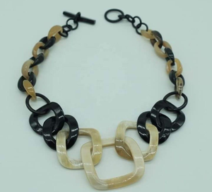 Collar de cuentas de hueso natural, ecológico, moderno, hecho a mano, tipo gargantilla, de Blossom Craft India. - Product Image 1