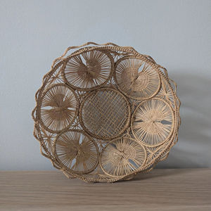 Cesta de pan tejida a mano de diseño, perfecta para servir pan, uso en mesas de restaurante y exhibición decorativa en comidas, procedente de la India. - Product Image 2