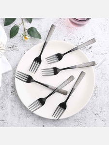 Ensemble de fourchettes élégantes et uniques de qualité supérieure avec manche martelé et revêtement PVD pour événements - Product Image 4