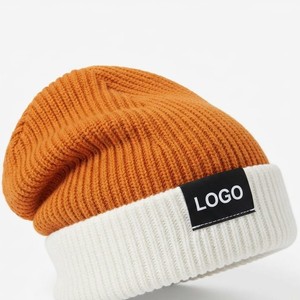 Gorro Unisex de Punto Acanalado en Color Naranja y Blanco, para Invierno, Uso Casual, con Logo Personalizado - Product Image 1