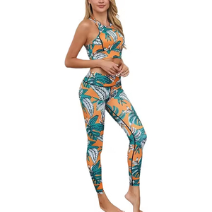 Conjunto de Leggings y Sujetador Deportivo de Spandex/Nylon Transpirable con Estampado por Sublimación Completo, Sin Costuras, para Gimnasio y Yoga, Colores Personalizados, Hecho en Pakistán - Product Image 3