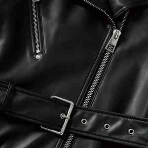 Robe midi élégante noire en similicuir végétalien à manches longues pour femme, coupe ajustée, tenue en similicuir pour soirée, bar, club - Product Image 2