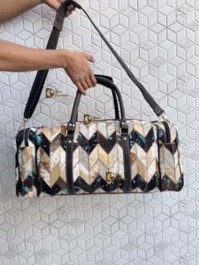 กระเป๋าเดินทางหนังเมทัลลิกขนเฟอร์รุ่นล่าสุดปี 2026 กระเป๋าดีไซน์เนอร์ทำมือสุดพิเศษ กระเป๋าเดินทางสำหรับทุกเพศ ใช้งานได้หลากหลาย กระเป๋าเดินทางขนาดใหญ่ - Product Image 3