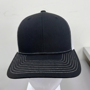 Gorra Trucker OEM Personalizada de 6 Paneles, de Sarga de Algodón con Malla, Cierre Ajustable, Visera Plana, Marca Privada, Fabricante Mayorista - Product Image 1