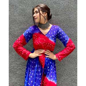 Ensemble de costume Bandhej exclusif en rouge, bleu et multicolore, élégant et stylé - Product Image 4