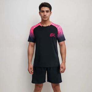 Conjunto de Camiseta de Fútbol Sublimada con Degradado Negro y Rosa para Hombre, Manga Corta, Absorbe la Humedad, Ajuste Atlético, Uniforme de Fútbol - Product Image 5
