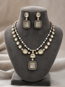 Ensemble de colliers superposés vintage en laiton couleur or, bijoux fantaisie avec pendentif double pierre et boucles d'oreilles pour fêtes et mariages - Product Image 5