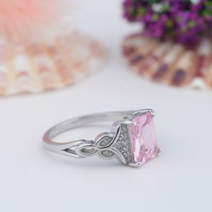 Bague de fiançailles en argent sterling 925 de haute qualité avec trois pierres certifiées, sertie de zircone cubique rose taille radiant, plaquée rhodium pour femme - Product Image 4