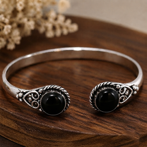 Bracelet décoratif unisexe classique en onyx noir Obsidian Grace, design en laiton plaqué argent/or, bijoux - Product Image 5