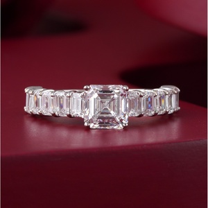 Anillo de Compromiso con Diamante Cultivado en Laboratorio, Corte Esmeralda de 2.93 CT, Oro Blanco de 14K, Claridad VS1, Piedra Principal Zafiro - Product Image 1