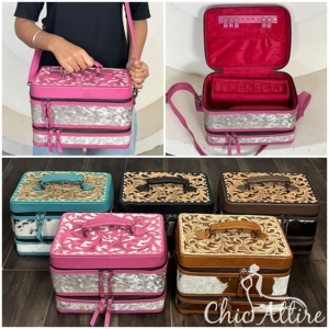 Sac de voyage cosmétique en cuir véritable fait main et gravé à la main avec bandoulière, en cuir de vachette à poils, double compartiment pour bijoux - Product Image 1