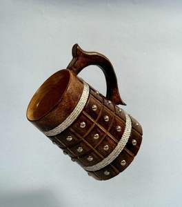 Tasses en bois classiques offrant un attrait intemporel pour servir des boissons lors de dîners, de pique-niques et de célébrations - Product Image 2